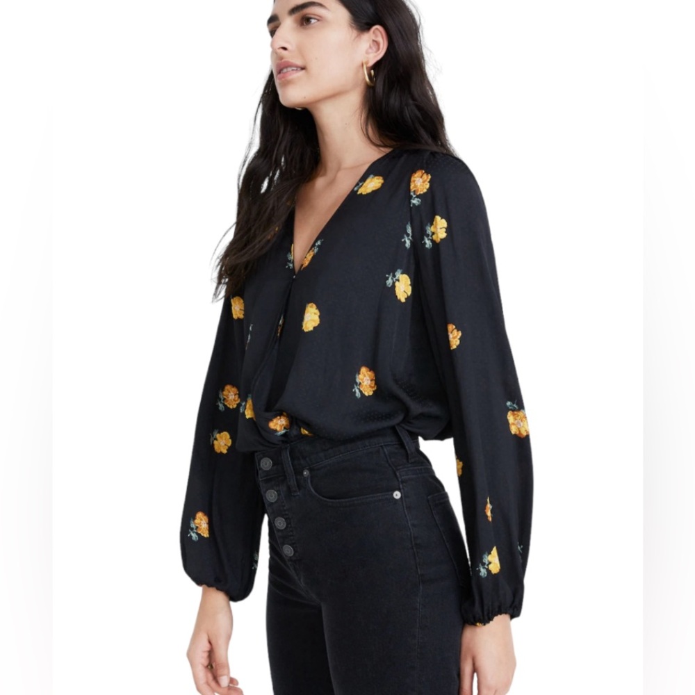 Madewell Bubble-Sleeve Wrap Top in Floating Florets black in color size M NWT - Picture 1 of 4